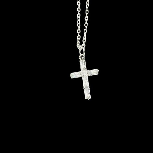 Silver plated & Clear CZ cross pendant plus matching necklace - Picture 4 of 7
